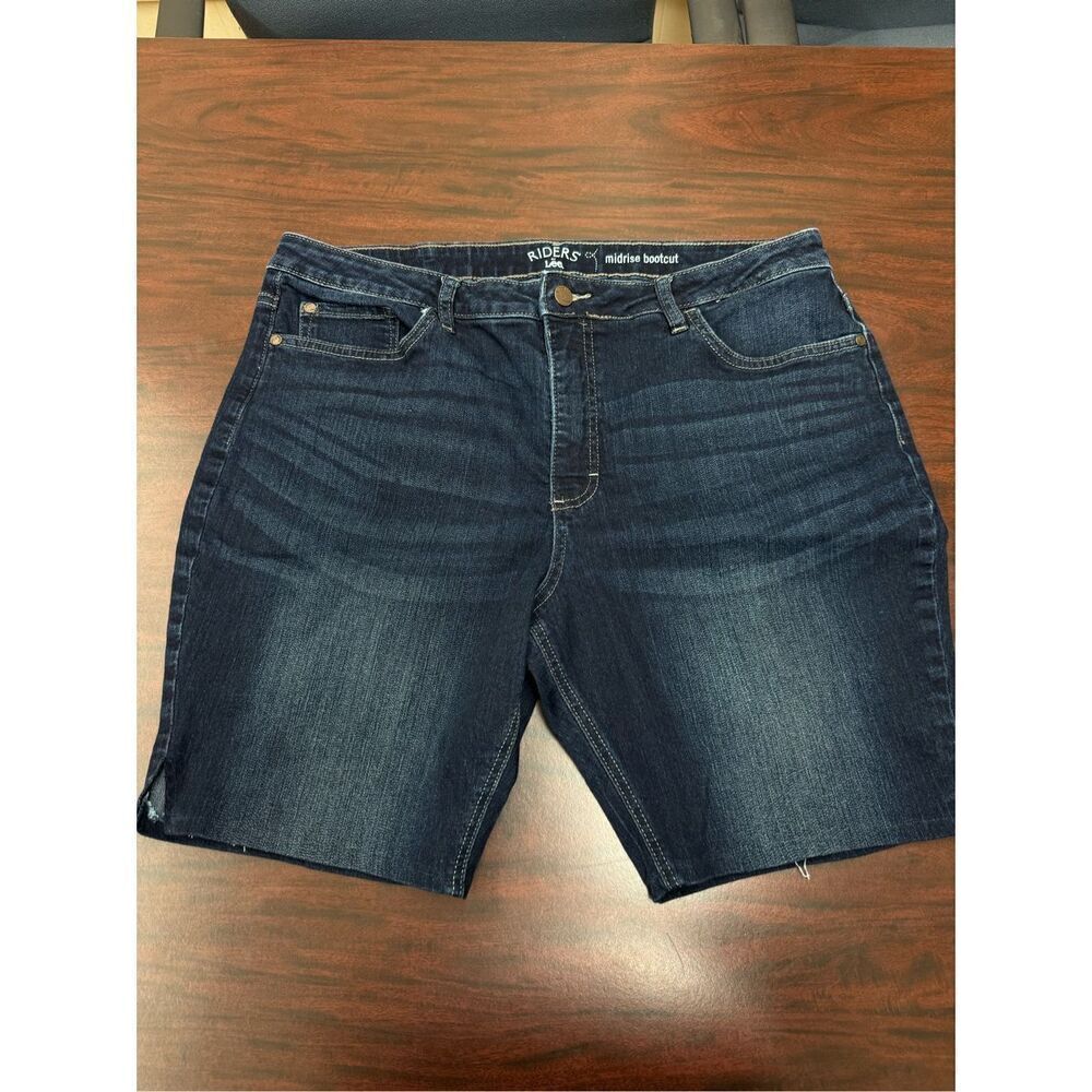 Riders by Lee Midrise Bootcut Cut Off Shorts Size 18 Petite - Picture 1 of 6